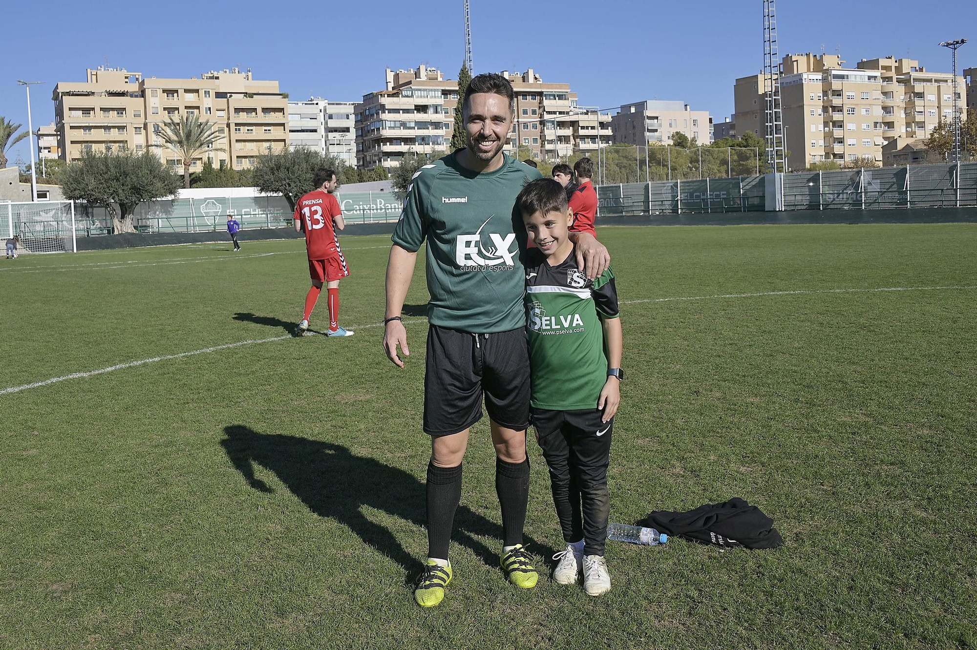 Partido de futbol benefico populares informadores