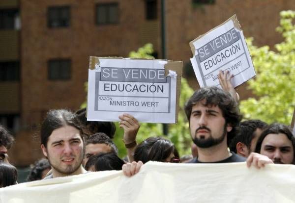 Imágenes de la visita de Wert y de la protesta estudiantil