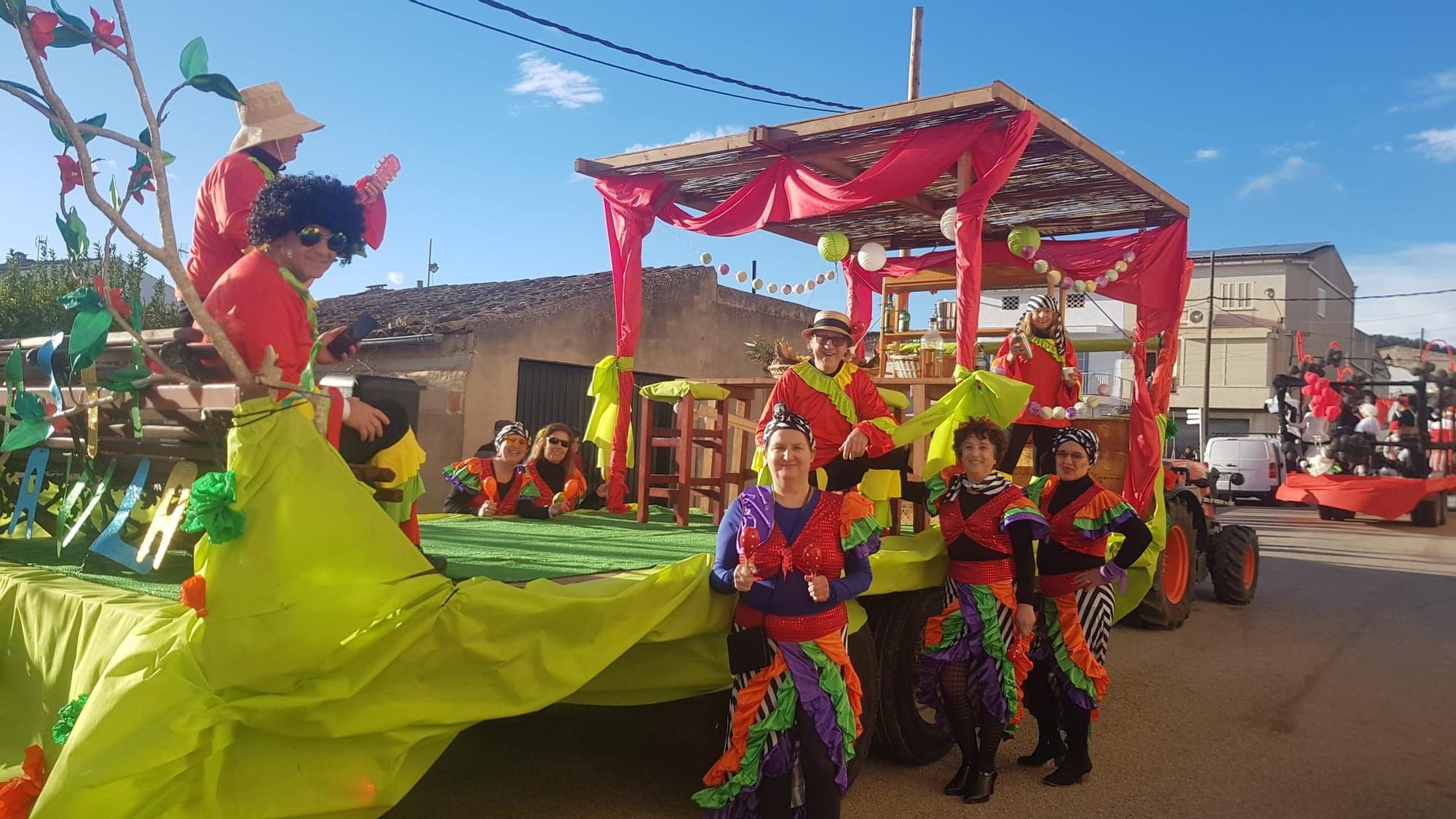 La Part Forana se entrega con 'bauxa' al Carnaval, en imágenes las 'rues' de los pueblos