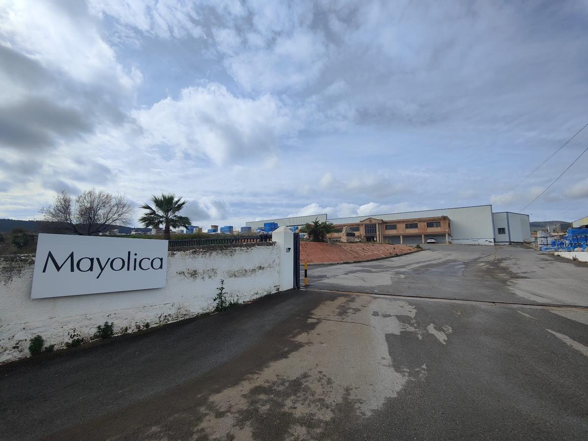 Exterior de la empresa Mayolica Azulejos.