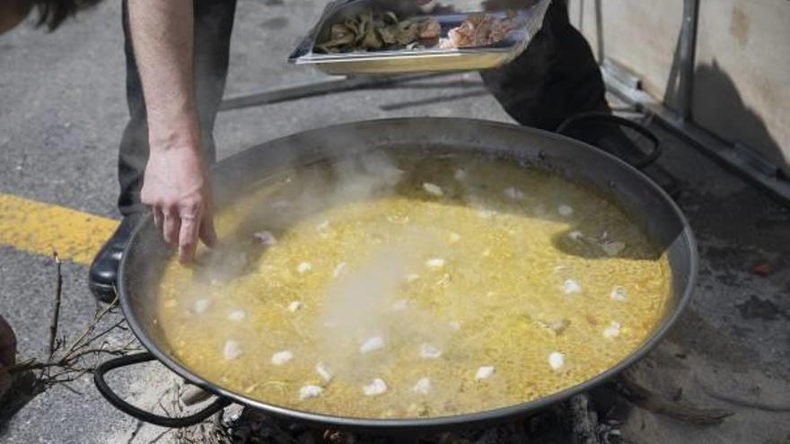 Detalle del sofisticado proceso de elaboración de uno de los concursantes en el Grau de Castelló.