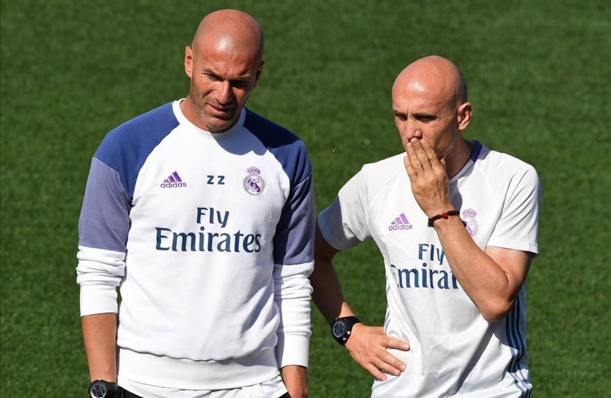 undefined35442698 real madrid s french coach zinedine zidane l listens to re160909125043 undefined35442698 real madrid s french coach zinedine zidane l listens to re160909125043