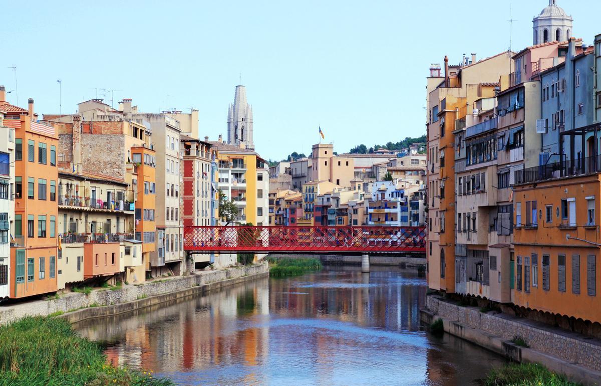 El Puente de Hierro de Girona, por encima del río Onyar