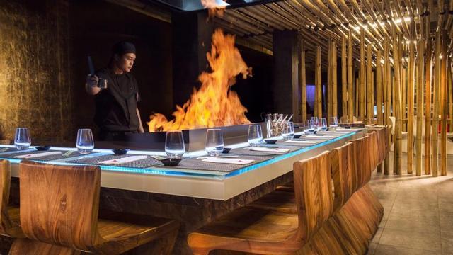 Espectáculo del chef en la barra de ‘teppanyaki’