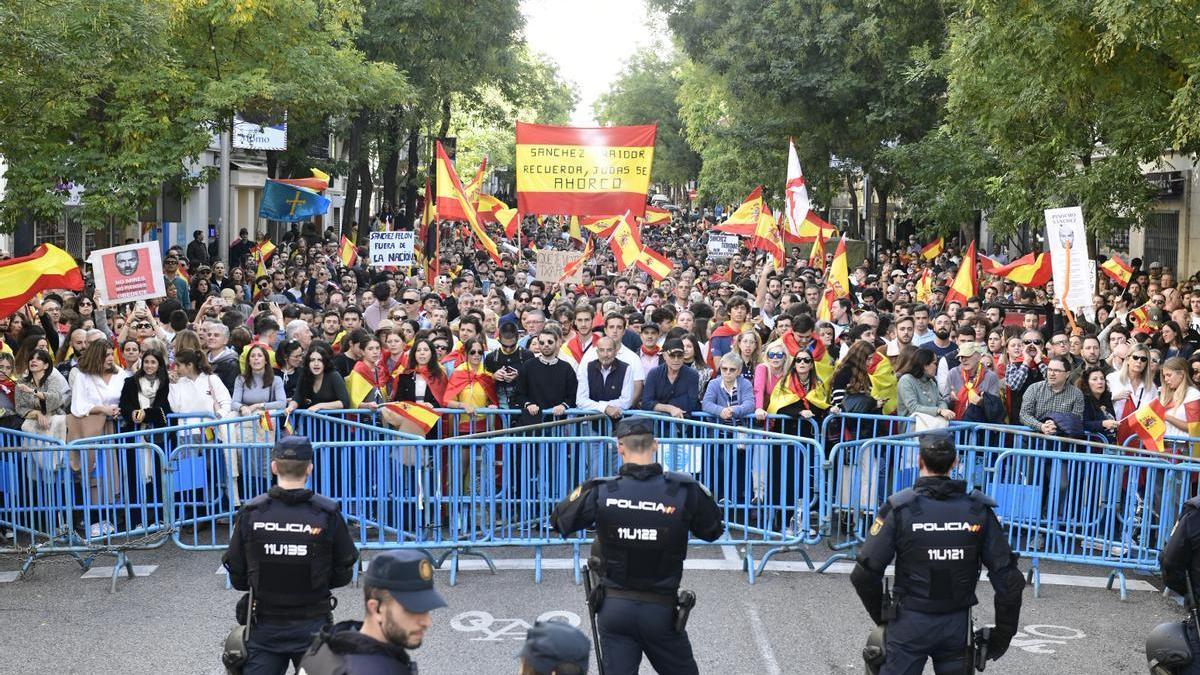 Concentración en Ferraz en contra de la amnistía.