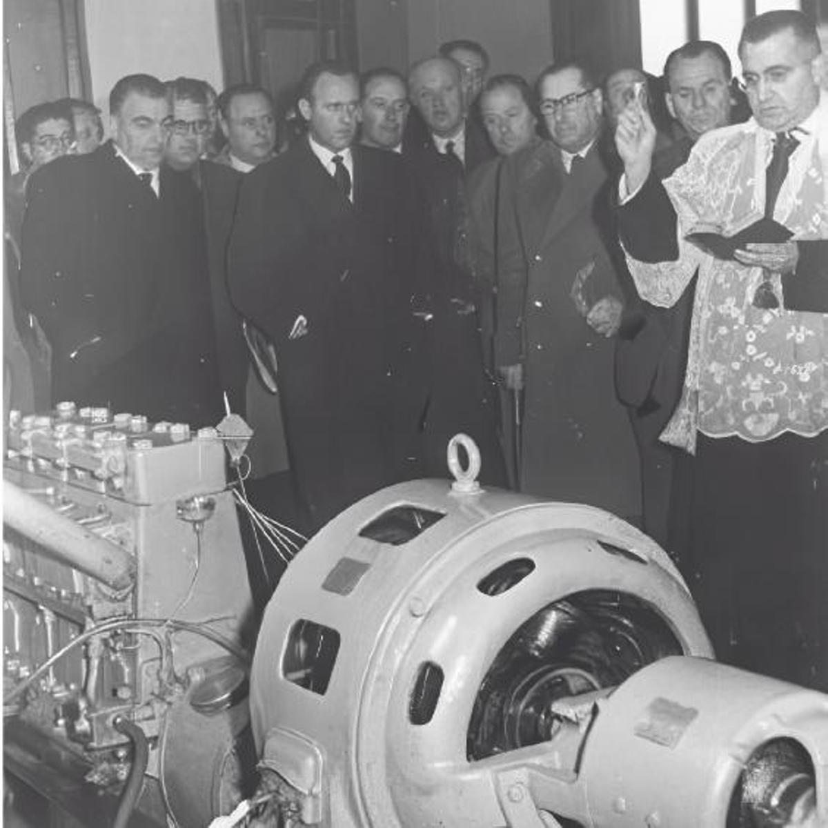 A bendición do grupo electróxeno para a illa de Ons, na Noiteboa de 1958 en Pontevedra.