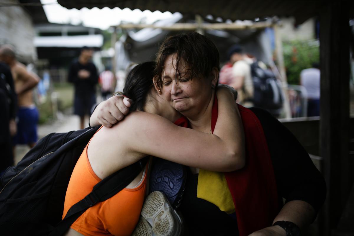 Miles de inmigrantes venezolanos varados en selva de Panamá por cierre terrestre en EE.UU