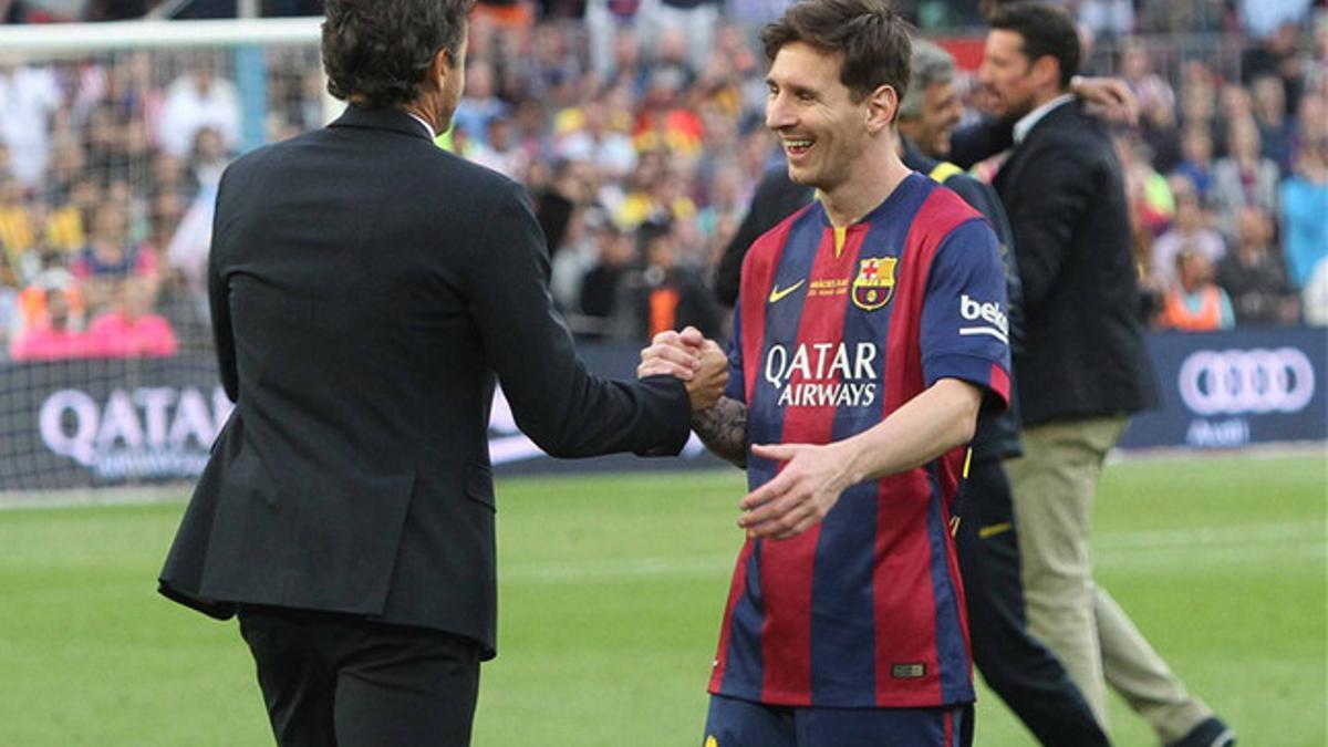 El saludo de Luis Enrique y Leo Messi
