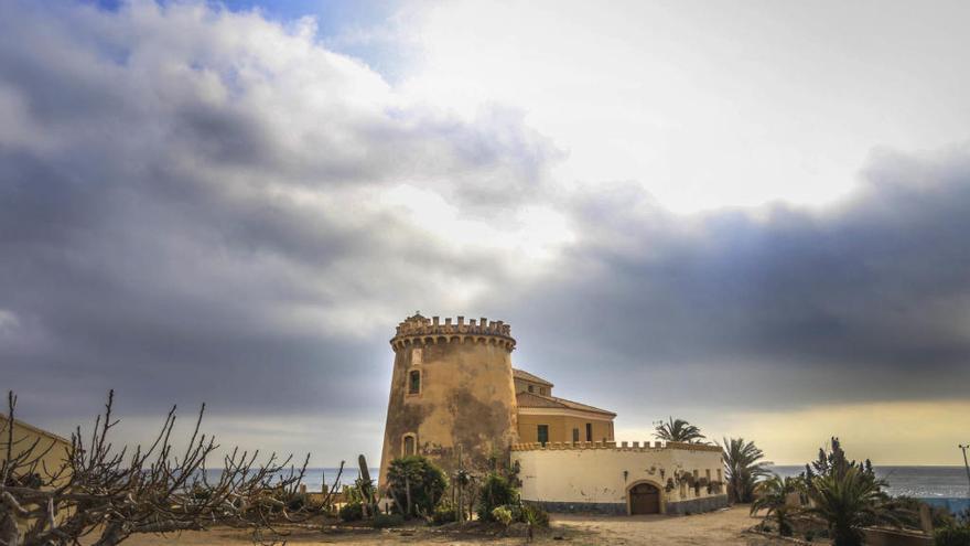 Plantón de los dueños en la Torre de Pilar, como si fuera el Pazo de Meirás