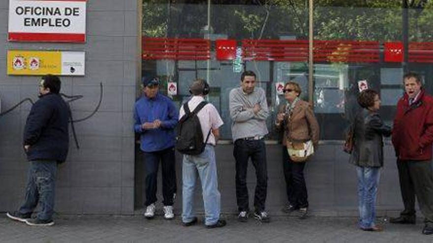 69.000 parados menos en el 2013, pero aún así sigue la destrucción de empleo en España