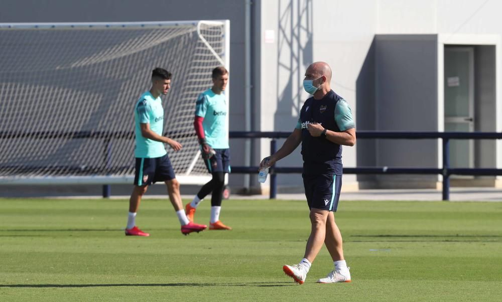 El Levante abre el entrenamiento a los medios