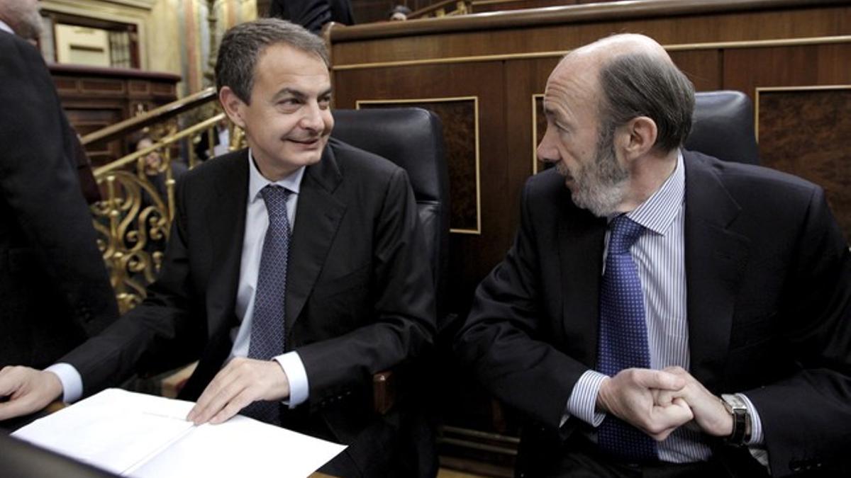 Zapatero y Rubalcaba, hoy, durante la sesión de control en el Congreso de los Diputados.