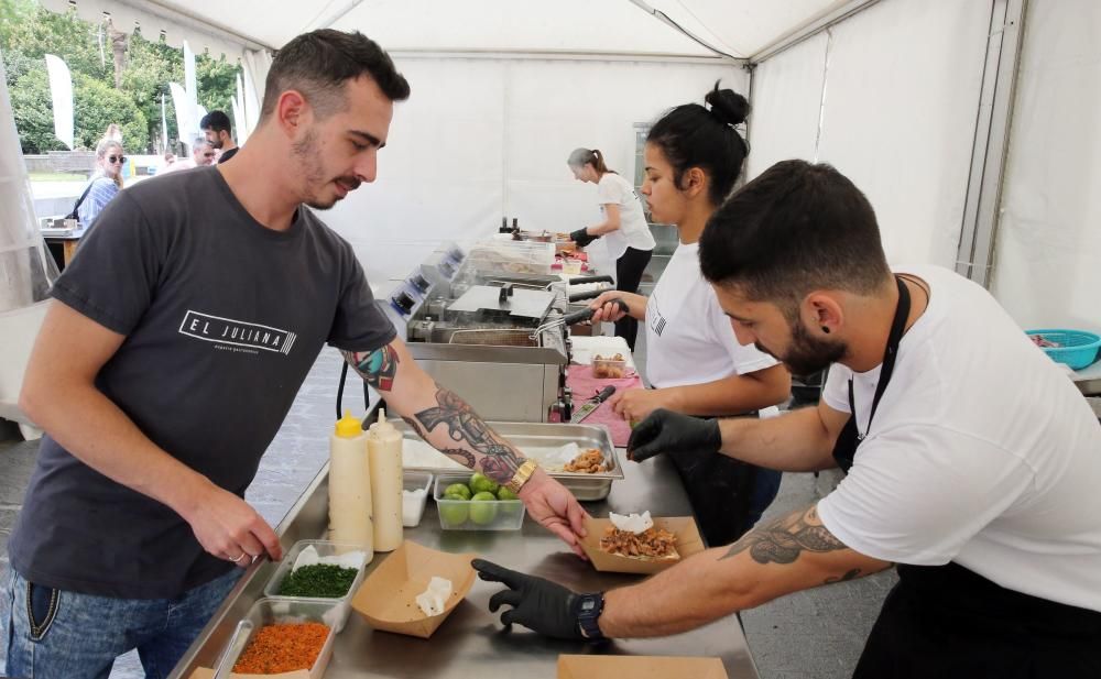 Las tapas de pescado reinan en Vigo en el marco del SeaFest. // Marta G. Brea