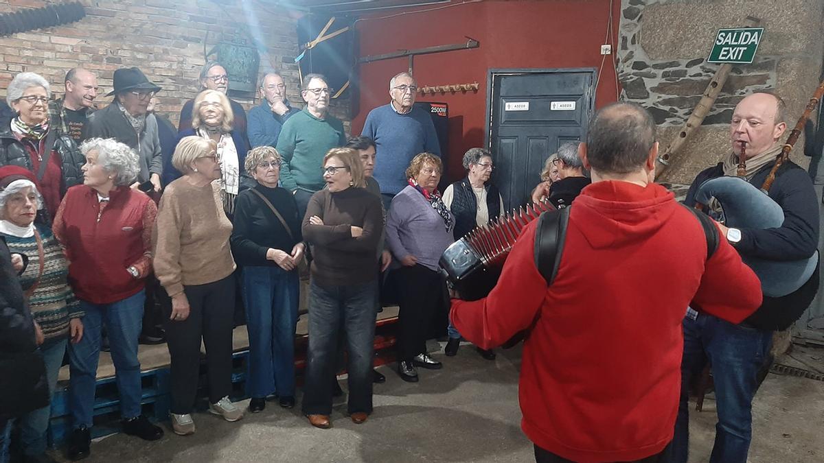 El orfeón del Berbés, durante la festividad de San Blas, en Bembrive.
