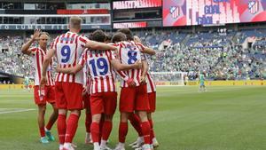 Los jugadores del Atltico celebran un tanto contra Seattle Sounders.