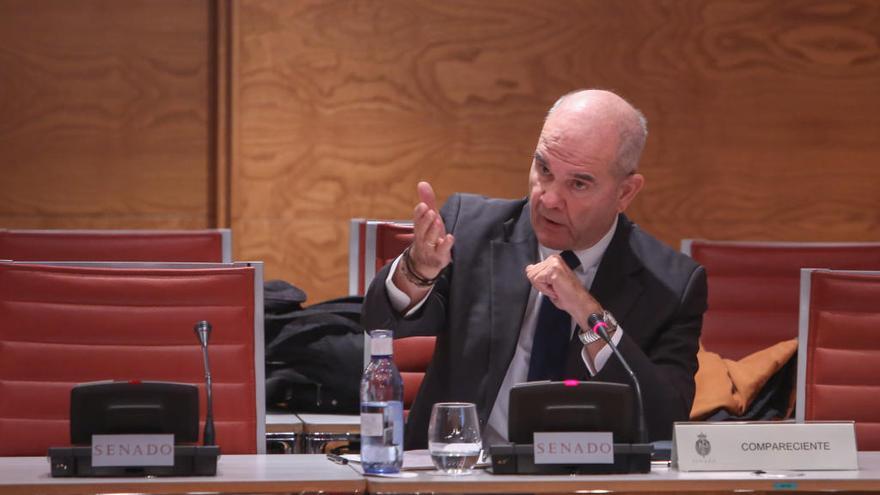 Manuel Chaves compareciendo en la Comisión de investigación.