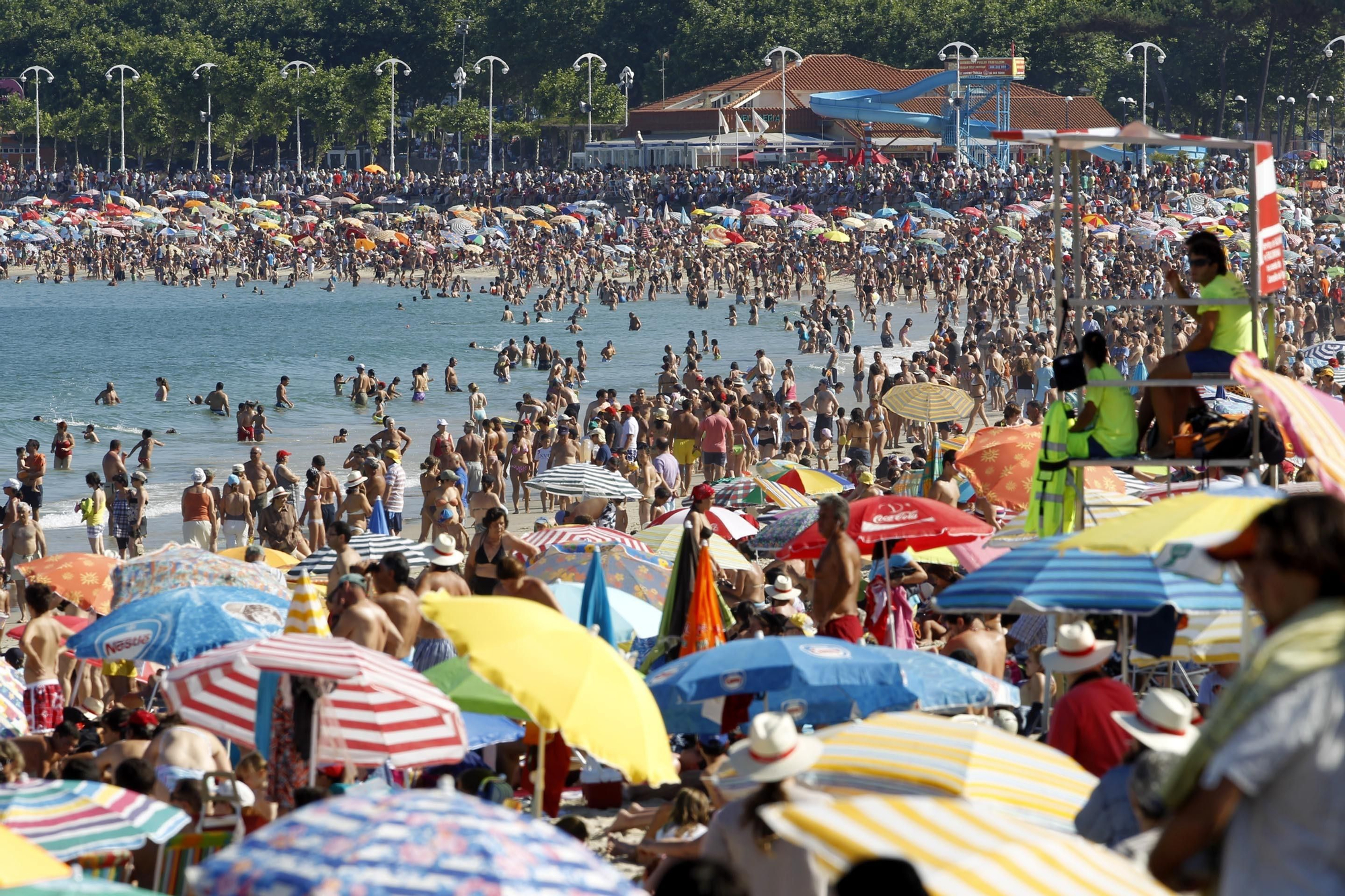 Vista de la playa de Samil durante el Festival Aéreo de 2010