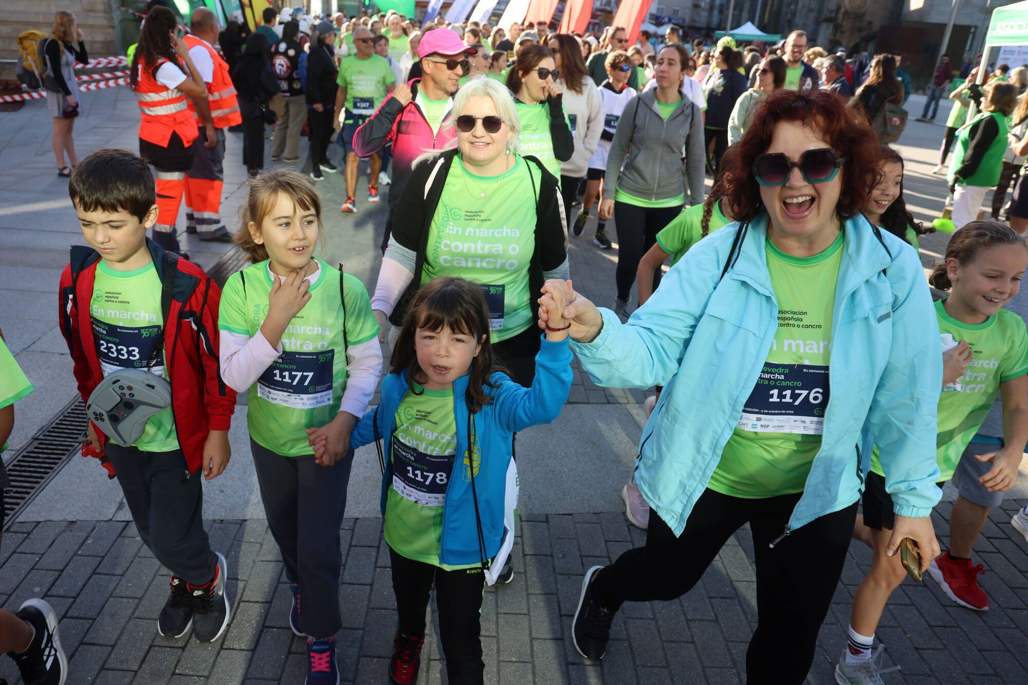 Dos mil setecientos participantes convirtieron la Marcha contra el cáncer de Pontevedra en la más multitudinaria de Galicia