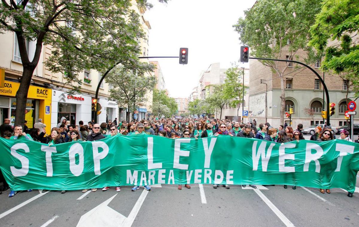 Marea verde. Protesta en 2013.  | EL PERIÓDICO