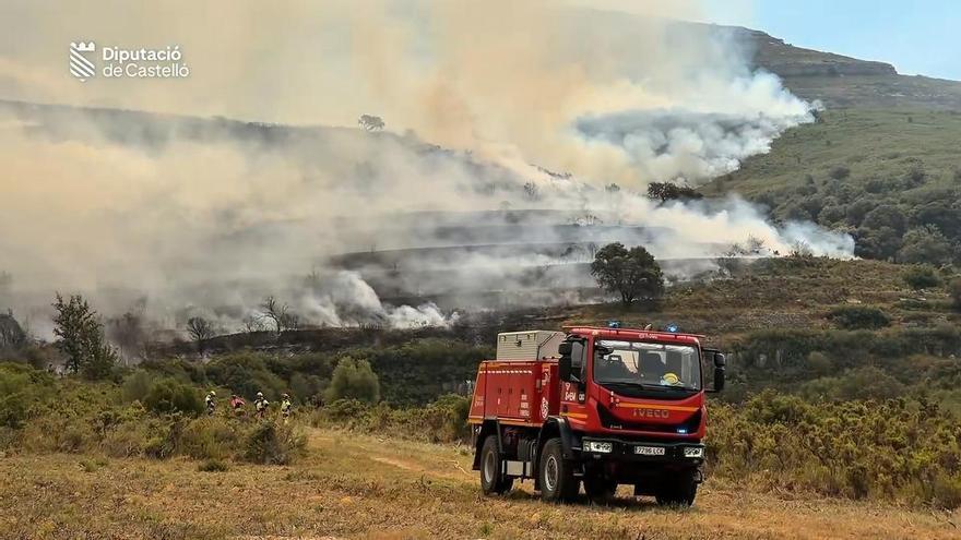 Vídeo: el incendio de Tírig ha calcinado ya más de 800 hectáreas