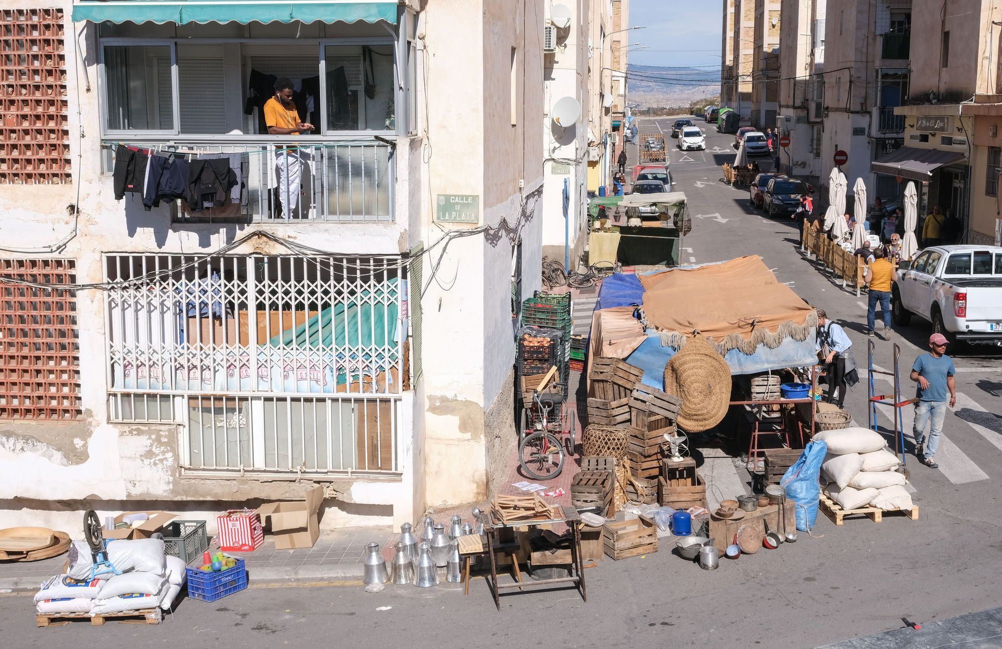 Un barrio valenciano se viste de ciudad afgana para una película de Hollywood