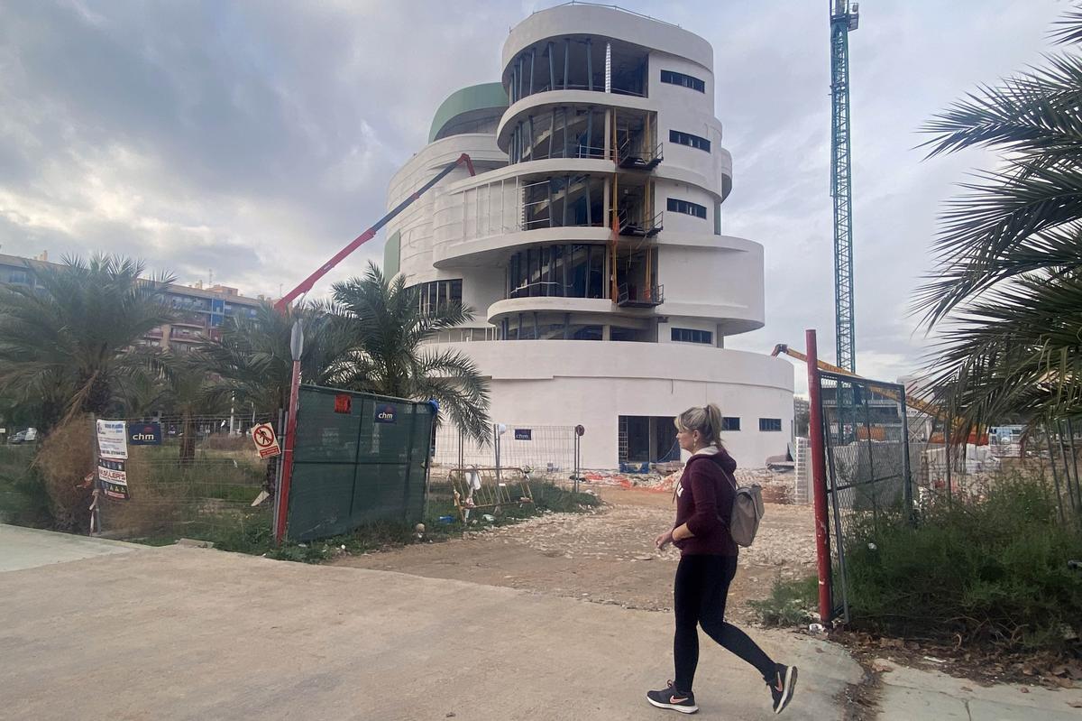 Obras en el edificio La Valona en el campus de Elche de la UMH.