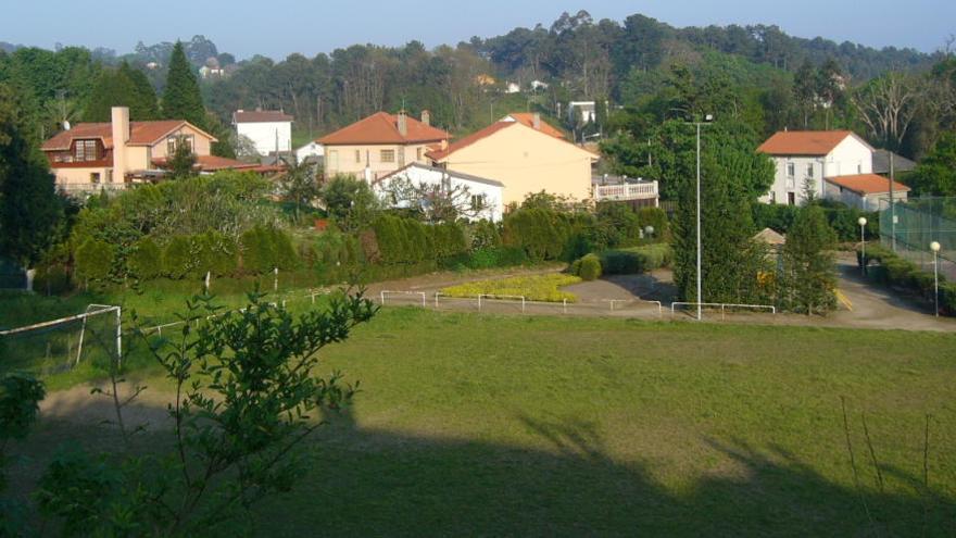 El Concello de Cambre oferta de broma un campo municipal al Celta