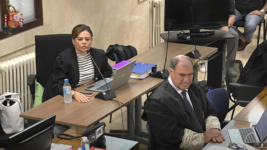 La abogada Teresa Bueyes y el fiscal Juan Carrau, durante el juicio del caso Cursach.