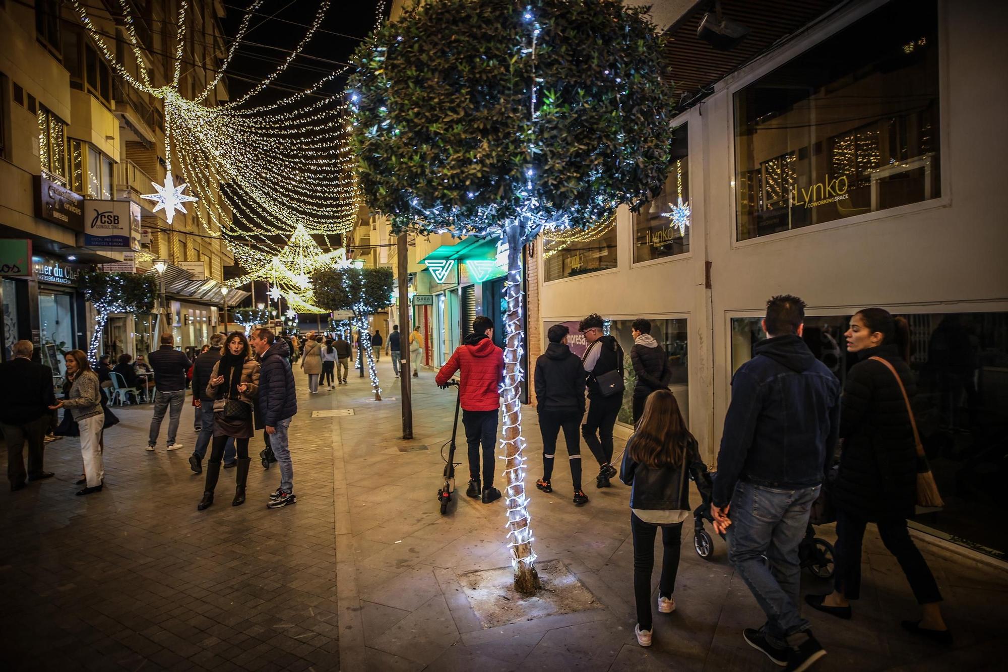 Inauguración del Belén Municipal e iluminación navideña en Torrevieja