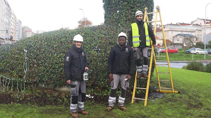Los electricistas que iluminan la Navidad de A Coruña: "Cuando Bebeto le dio al botón y se encendió todo, se me puso la piel de gallina"