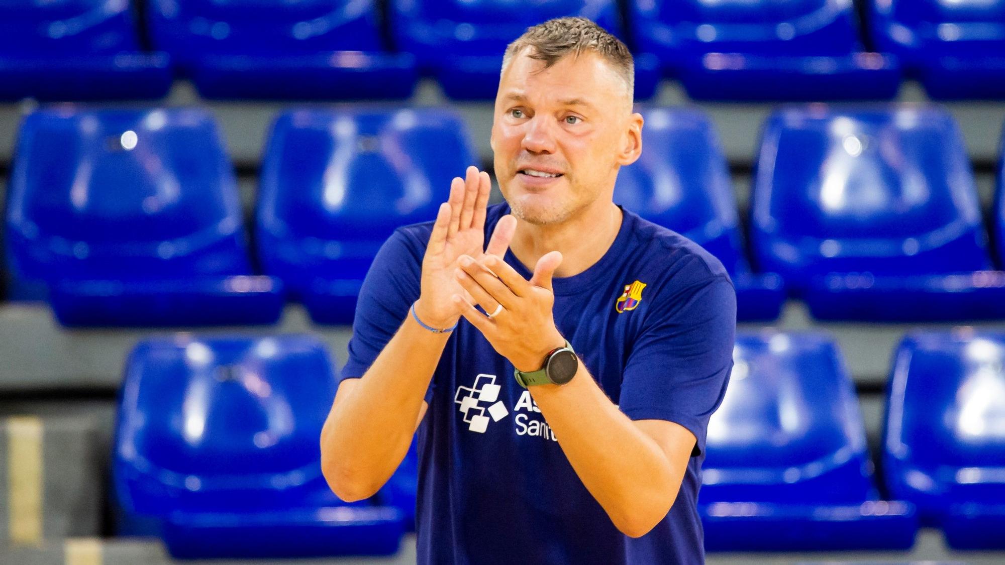 Sarunas Jasikevicus dirige el último entrenamiento del Barça en el Palau antes de viajar a Tenerife.