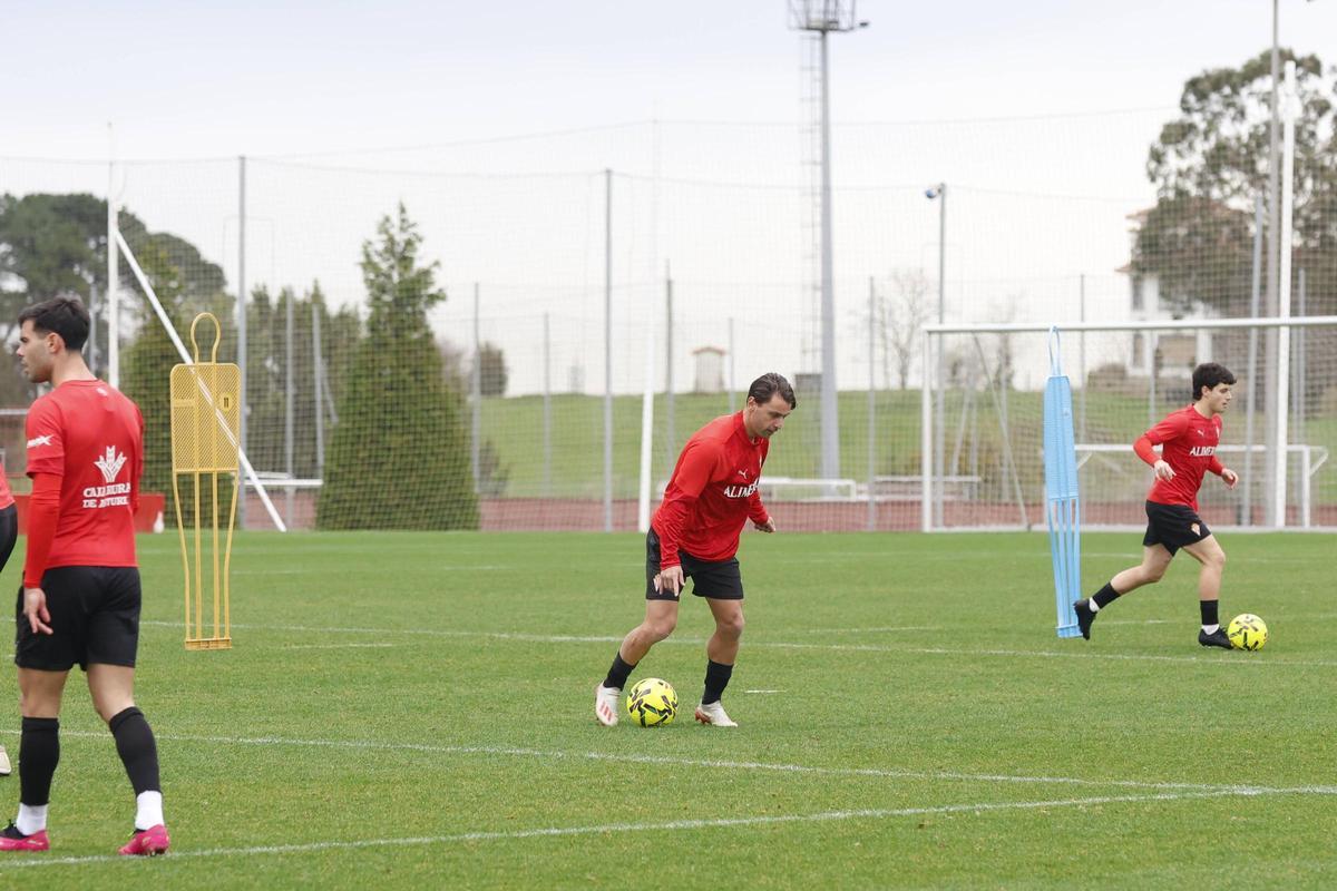 FOTOS: José Riestra ya lidera desde Mareo el proyecto del Sporting FOTOS: José Riestra ya lidera desde Mareo el proyecto del Sporting