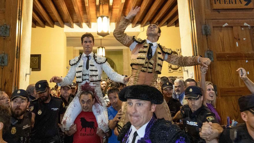 El Fandi y Daniel Luque abren la Puerta Grande en la primera corrida de la Feria de Hogueras