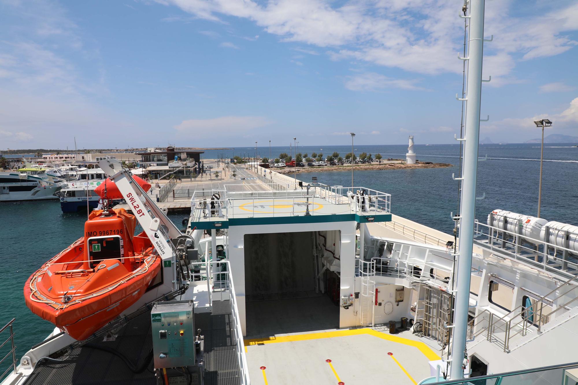 Galería de imágenes del primer ferry eléctrico de España que conecta Ibiza y Formentera