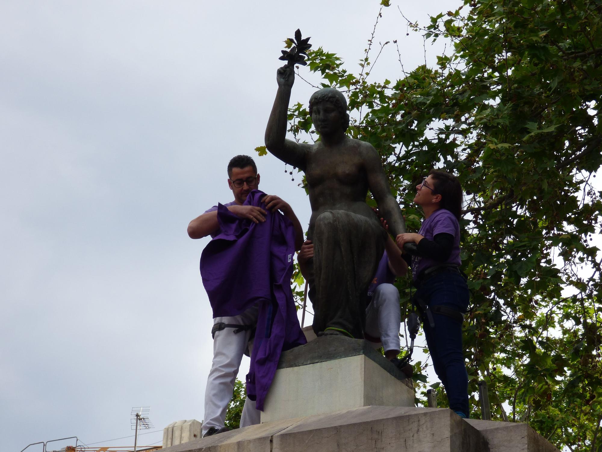 Els castellers de Figueres vesteixen la Monturiola