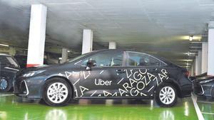 Uno de los vehículos Uber desplegados en Zaragoza.