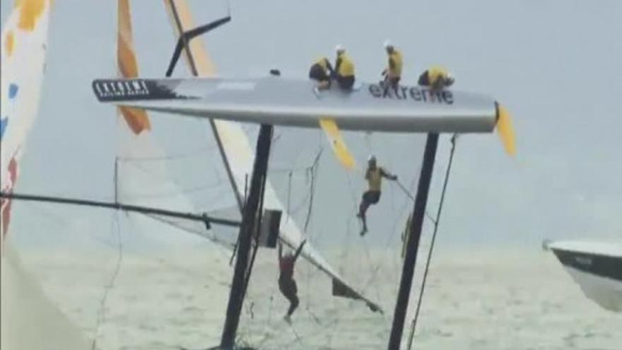 El fuerte viento tumba un catamarán en Brasil