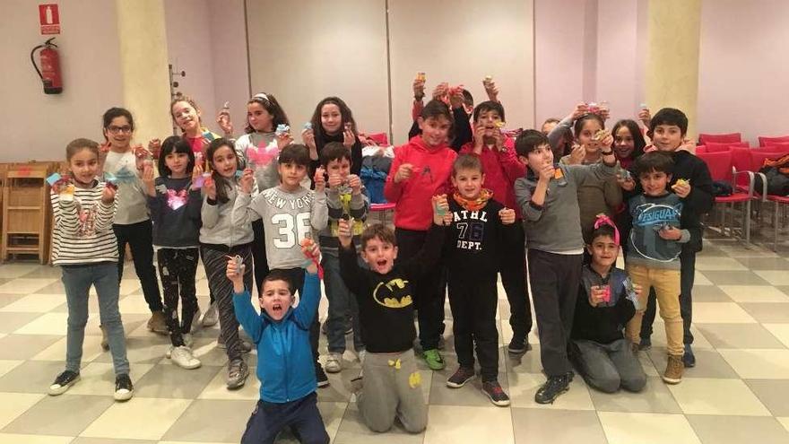 Grupo de niños y niñas participantes en las actividades de San Cristóbal.