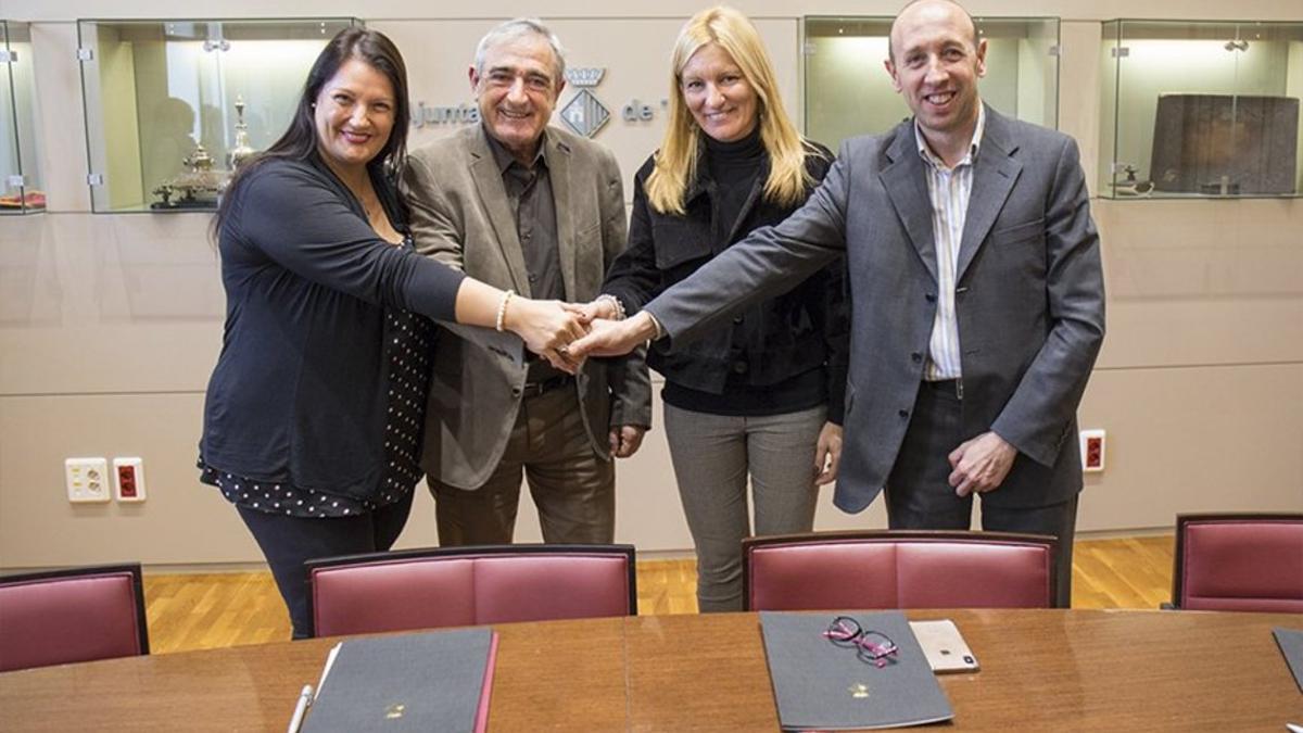 Los alcaldes de Barberà del Vallès, Terrassa, Rubí y Castellbisbal durante la firma del convenio este martes