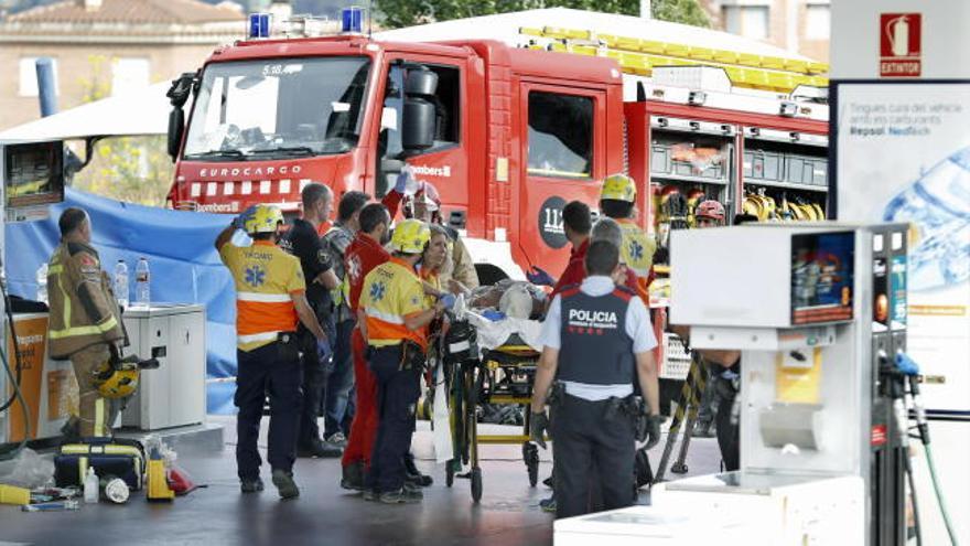 Un fallecido y un herido grave por una explosión en una gasolinera de Barcelona