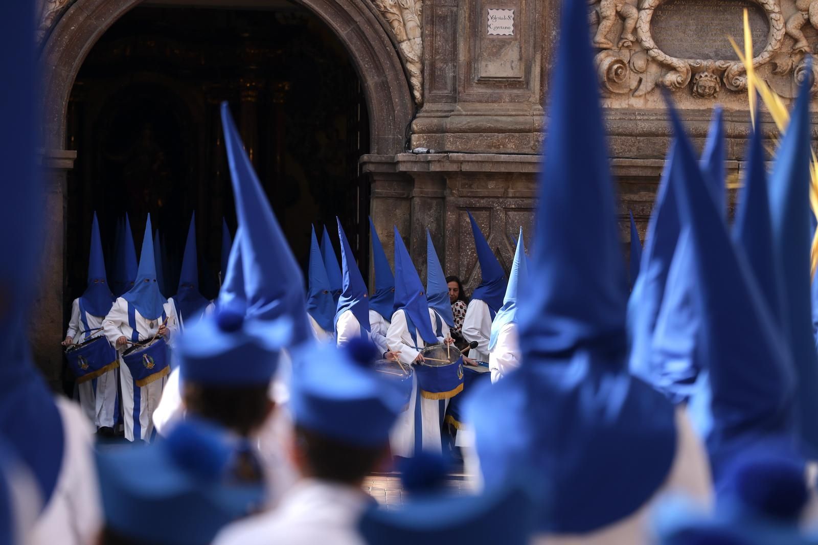 En imágenes | Emoción y mucho público en la procesión de las palmas de Zaragoza
