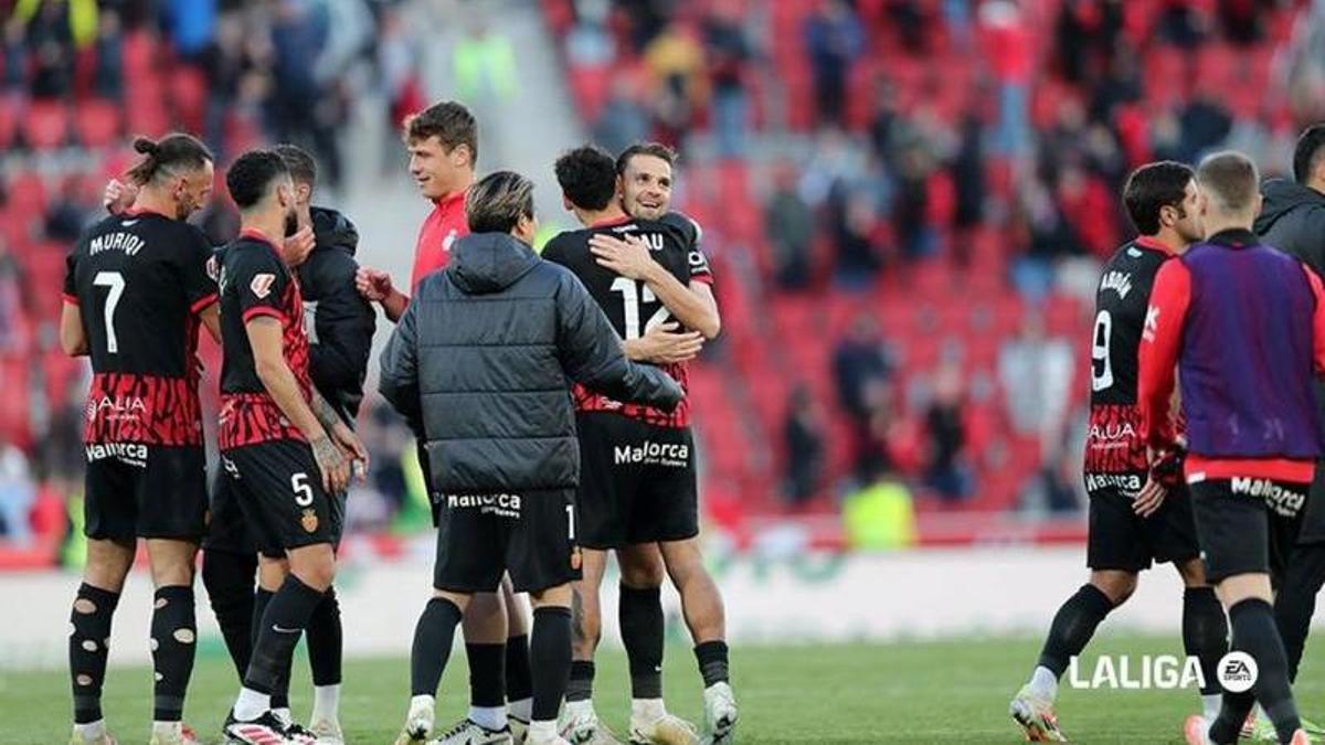 Los jugadores del Mallorca celebran la victoria ante el Espanyol.