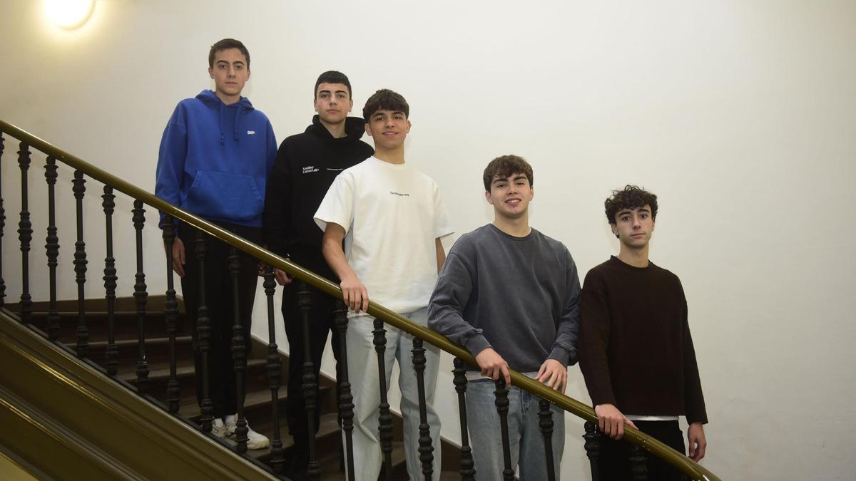 Los cinco estudiantes ganadores del Eusebio da Guarda
