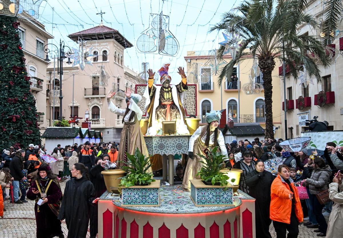 Baltasar a su paso por la Plaça de Baix este mismo lunes.