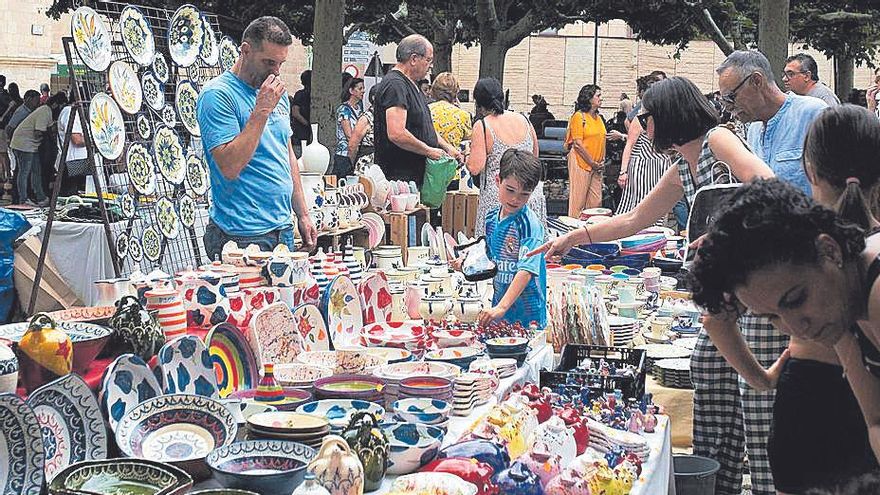 Visitantes en la Feria de la Cerámica el pasado año.