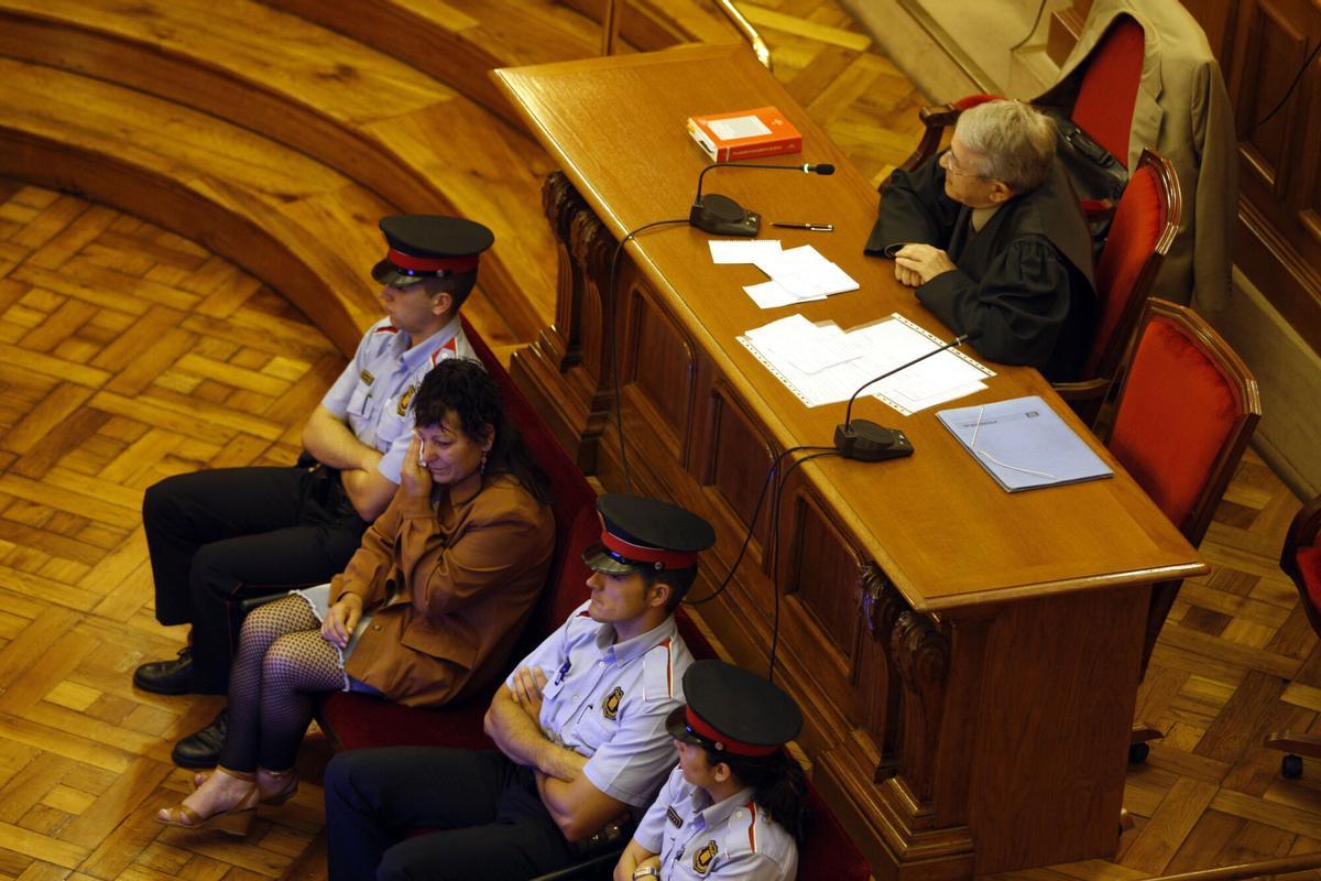 Remedios Sánchez, conocida como “la asesina de ancianas”, durante el juicio celebrado en la sala del jurado Lluís Companys de la Audiencia de Barcelona, el 19 de junio de 2008. Fue acusada de estrangular a cuatro mujeres mayores entre junio y julio de 2006.