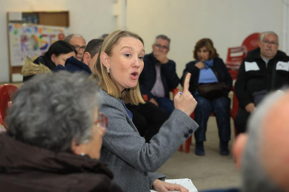 Reunión en la sede de la asociación de vecinos El Roser de Vila-real