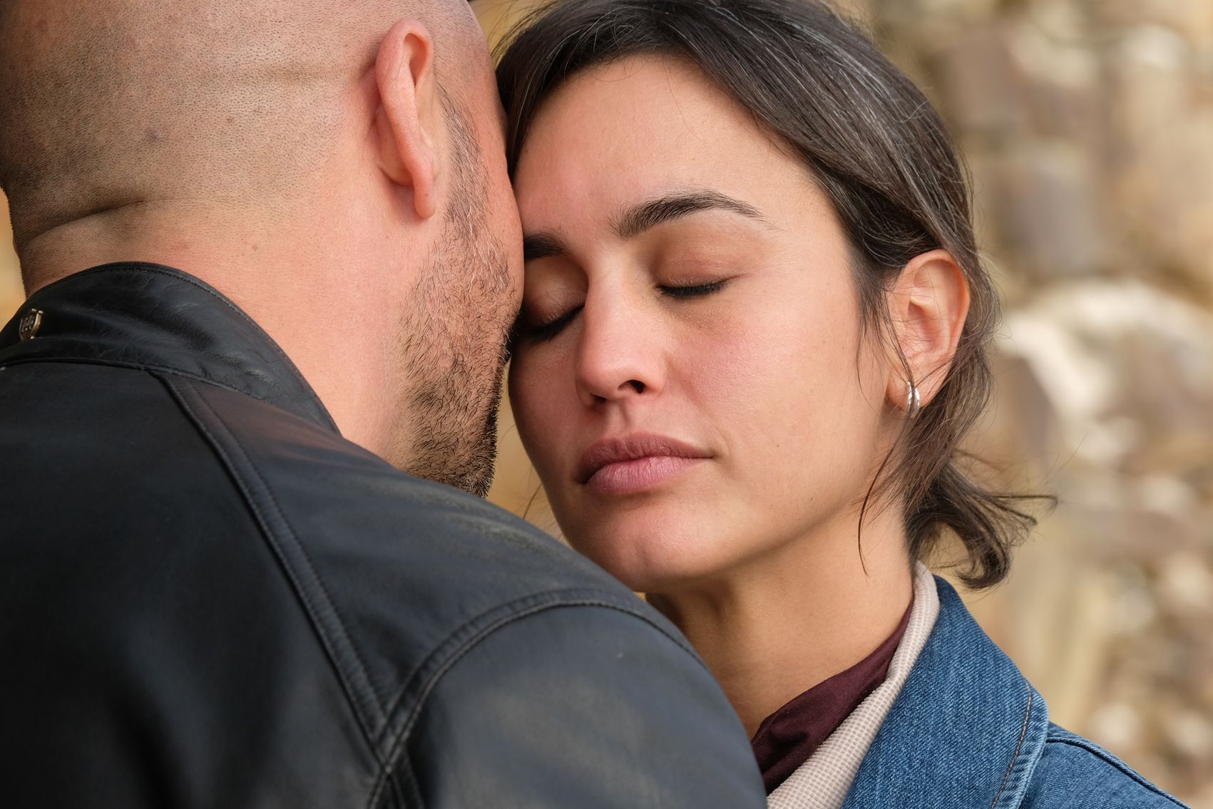 Alain Hernández y Megan Montaner en &#039;La Caza&#039;.