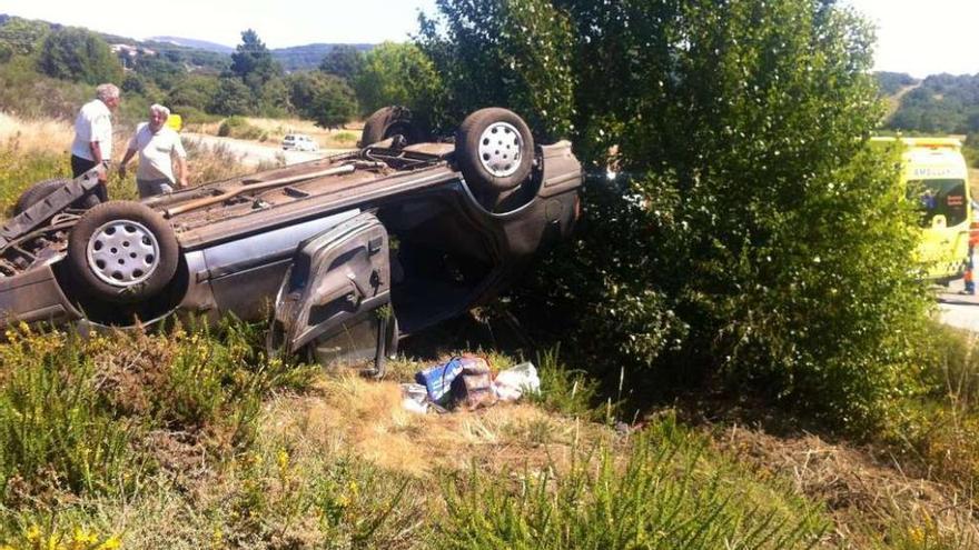 Una mujer de 82 años muere al salirse de la carretera el vehículo en el que viajaba