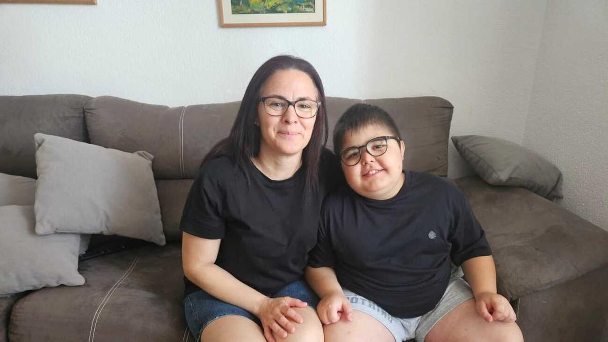Lucas y su madre, Silvana, viven en Gandia